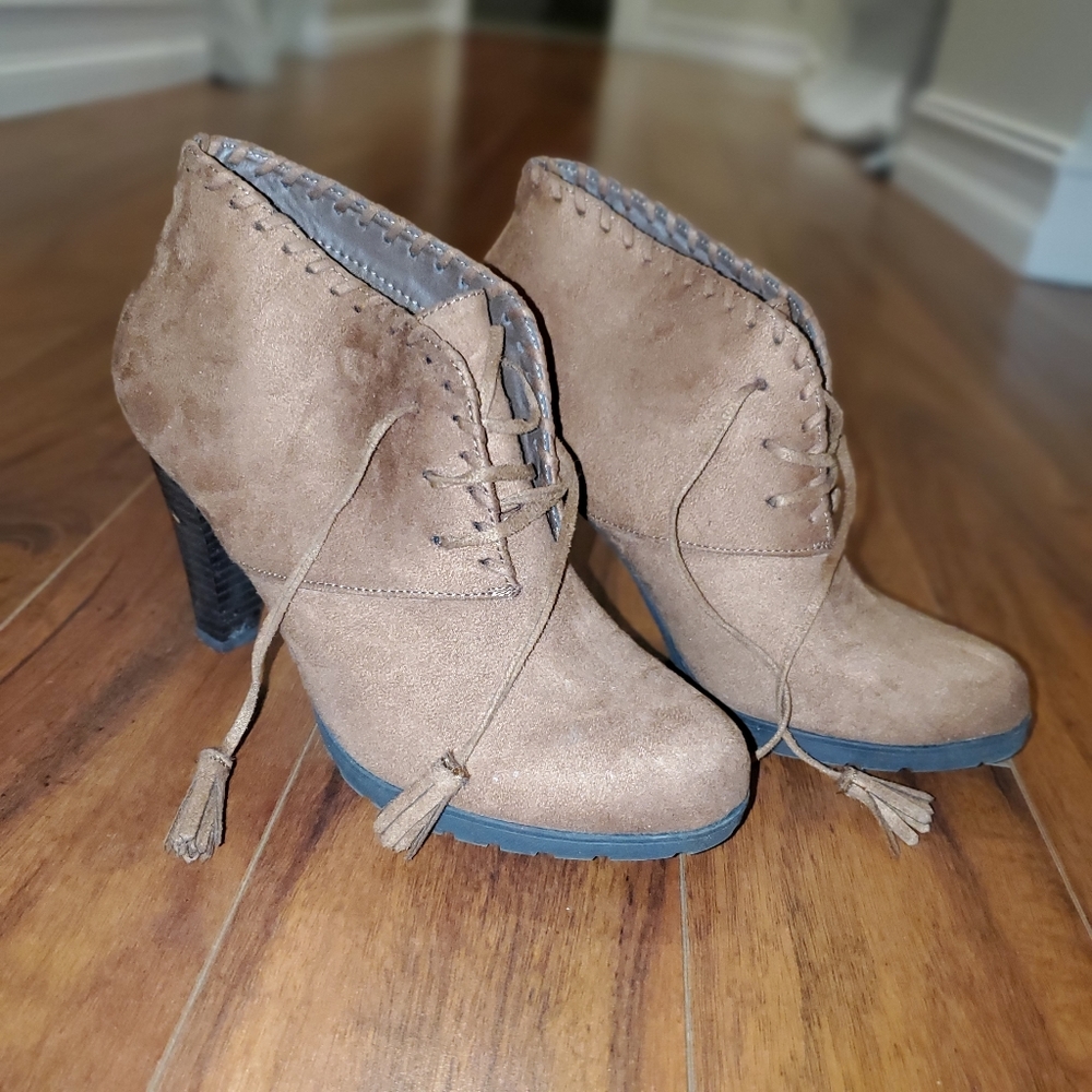 Like new, brown booties with heels